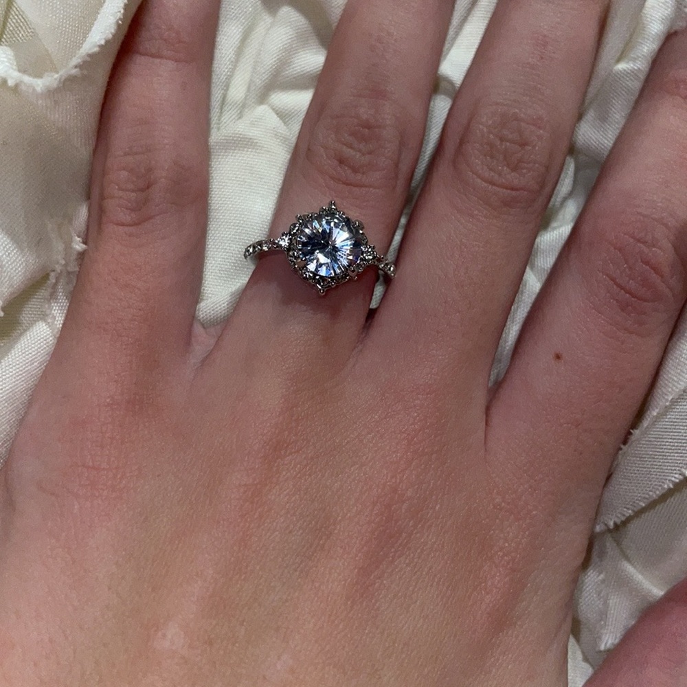 Beautiful dazzling ring - Picture 8 of 9